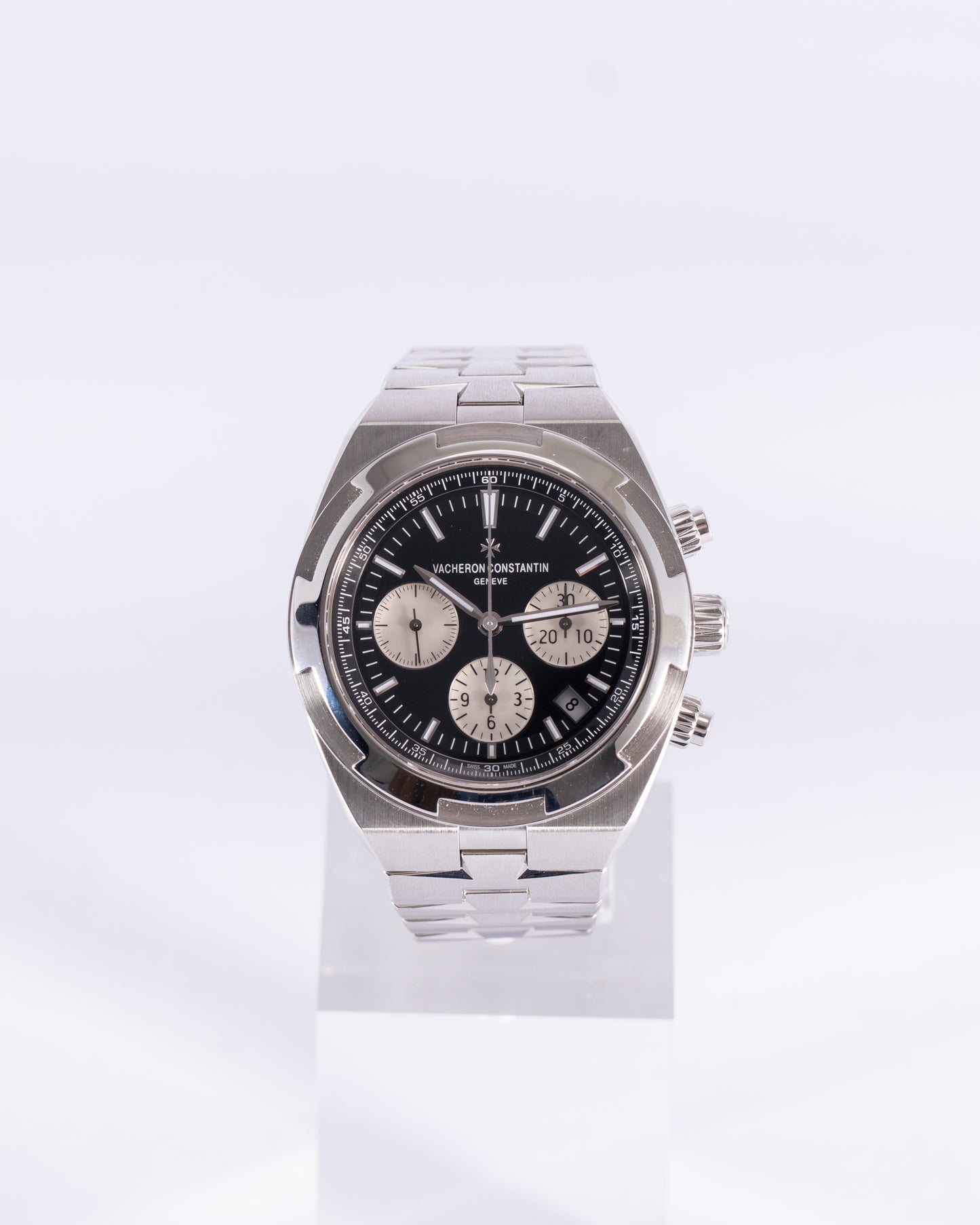 Vacheron Constantin Overseas Chronograph 42mm 5500V/110A-B481 Panda